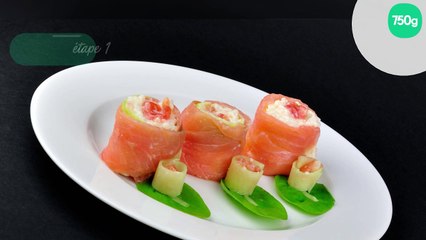Rouleaux-Maki crémeux au saumon, riz au Philadelphia concombre et tomate
