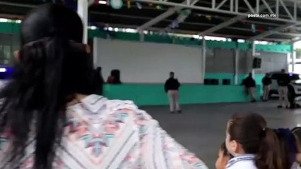 Exhiben habilidades de binomios caninos de Fiscalía de Justicia del Estado en primaria de Monterrey