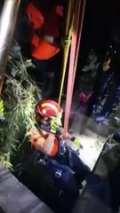 Hombre es rescatado en Juárez tras caer en noria de 20 metros (VIDEO)