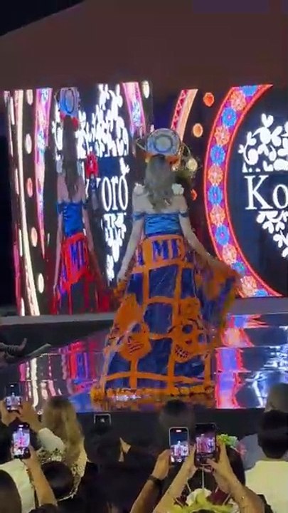 Día de Muertos: Desfilan catrinas en el centro de Monterrey