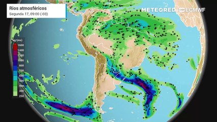 Rios atmosféricos sobre o Sul do Brasil marcam a presença de uma frente fria.