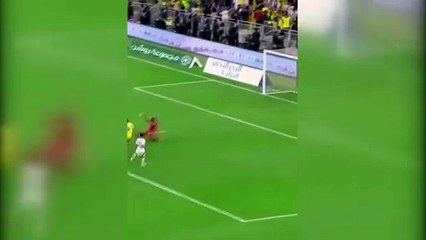 Jhon Duran inanılmaz golle maça damgasını vurdu!