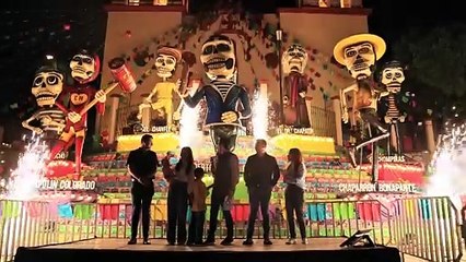 Santiago dedica Altares de los Nuestros a Chespirito