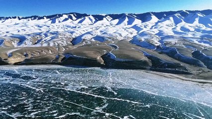 Retakan Es Ini Menciptakan Pemandangan Menakjubkan di China