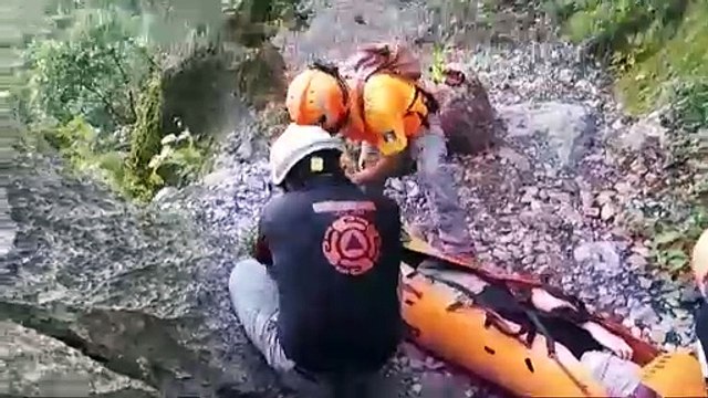Protección Civil Nuevo León rescata mujer lesionada en cascadas del Cerro de la Silla