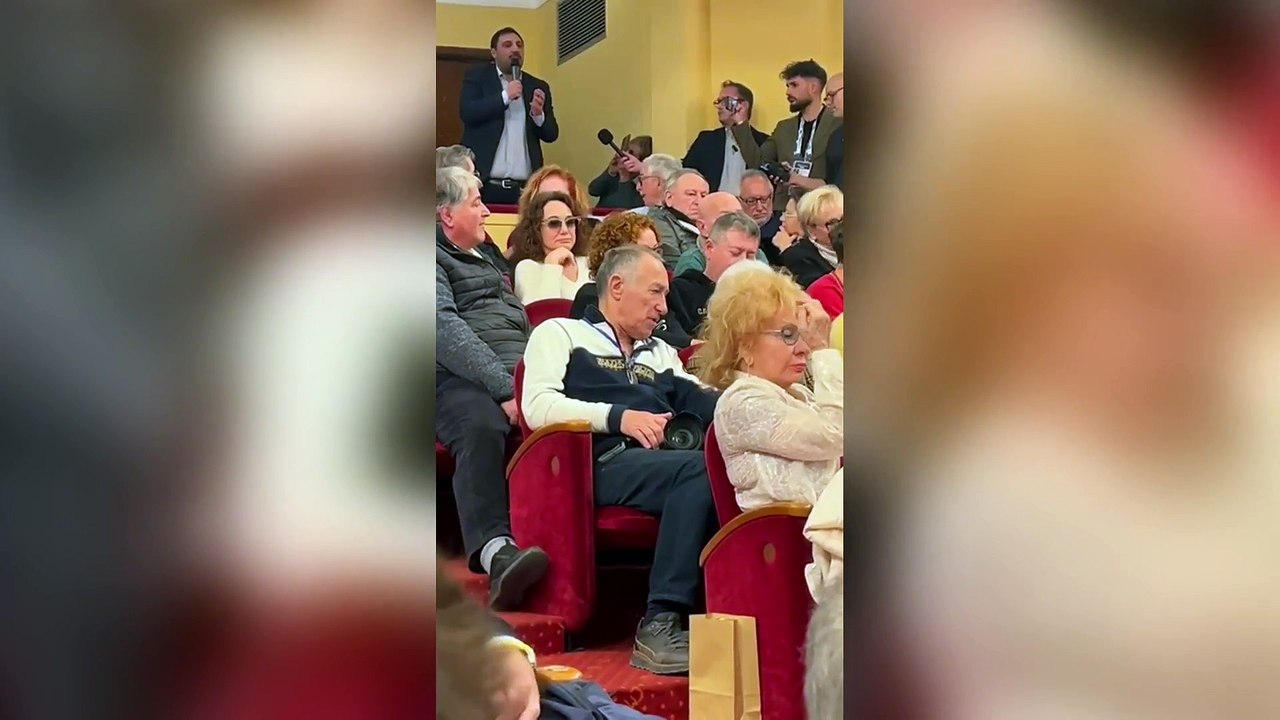 Sanremo, Vannacci presenta il suo libro «Il coraggio vince»: lo scontro con il segretario provinciale dem