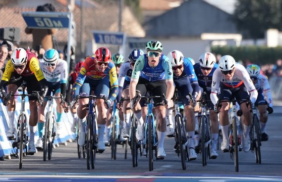 Cyclisme - CIC Tour de La Provence - Le dernier kilomètre de la 1ère étape... Sam Bennett vainqueur au sprint, Samuel Leroux crucifié !