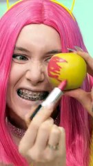 She Painted an Apple to Apply Lipstick in Class! 🤭😂 #123go