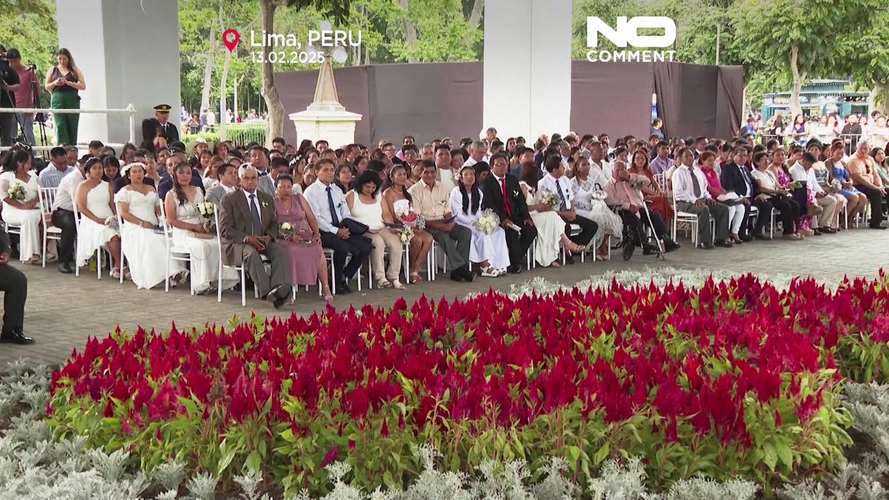 Más de un centenar de parejas celebran su amor en boda temática de San Valentín en Lima