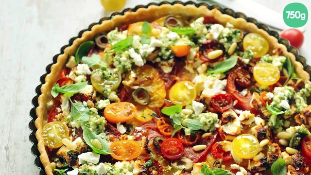 Tarte aux tomates mélangées et basilic