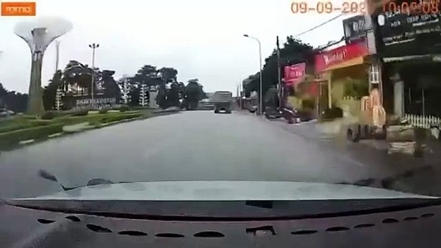 VIDEO: Puente colapsa en Vietnam; 13 desaparecidos tras el paso del tifón Yagi