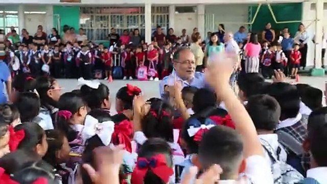 Andrés Mijes refuerza apoyos para educación y seguridad en Escobedo