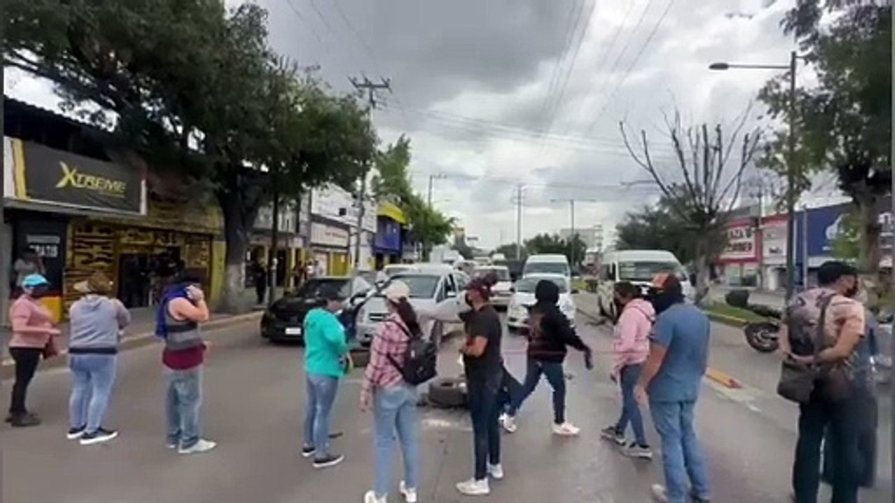 Tultitlán: Manifestantes bloquean ambos sentidos de la vía José López Portillo