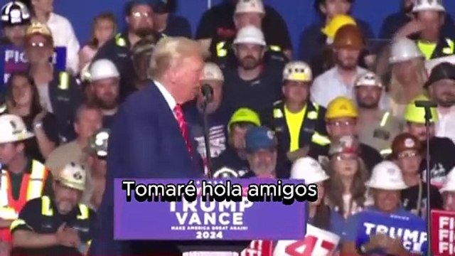 El cantante Anuel AA aparece en evento en apoyo a Donald Trump