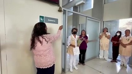 Paciente del IMSS en Saltillo supera el cáncer y toca la campana de la victoria