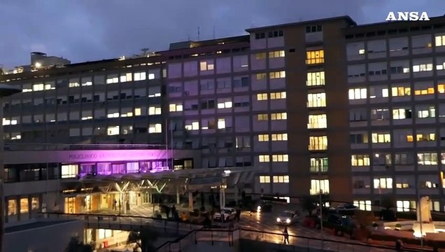 Il Papa si ricovera al Gemelli per la bronchite