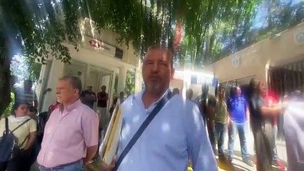 Extrabajadores del Seguro Popular realizan plantón en oficinas de SESVER