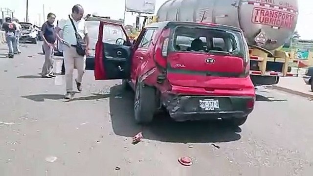 Accidente múltiple de 7 vehículos deja 2 lesionados en Apodaca