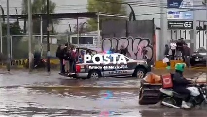 Lluvia e inundaciones paralizan la Vía José López Portillo  (VIDEO)