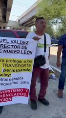 Protestan taxistas y exigen destitución de titulares de Movilidad