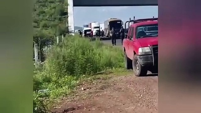 Pobladores de Anáhuac bloquean carretera Durango - Parral