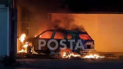 Incendio consume auto en la colonia Chepevera