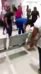 Le niegan atención en el Materno Infantil y da a luz en el piso