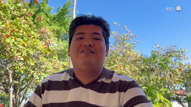 Estudiantes del CUCosta demuestran su amor y amistad este día con regalos fuera de lo común