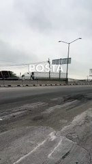 Vuelca tráiler de carga en Apodaca