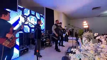 Alcalde se avienta palomazo en bodas colectivas de Cadereyta