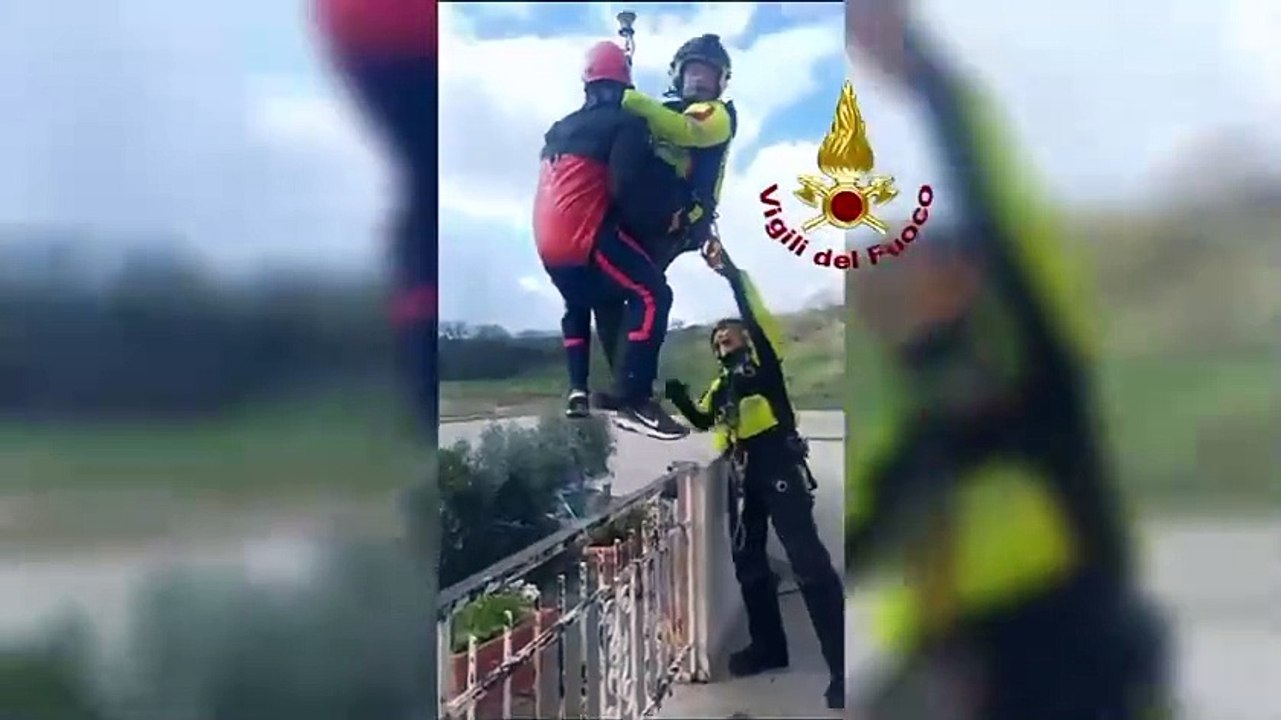 Bomba d'acqua sul litorale: vigili del fuoco in azione a Tarquinia, soccorse 4 persone e un cane