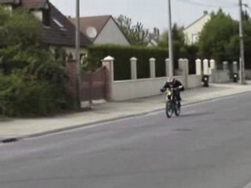 MOV04044