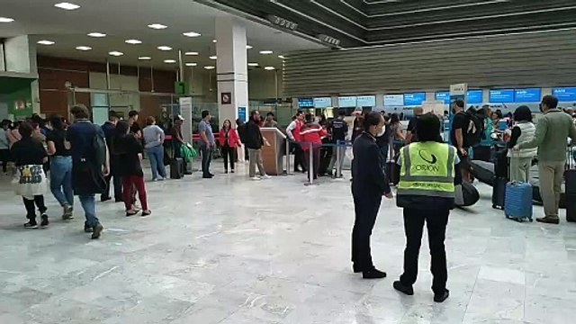 Demoras, cancelaciones y vuelos varados en AICM por apagón digital mundial