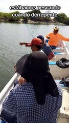 Grupo de pescadores salva a perrita en apuros (VIDEO)