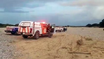 Protección Civil Nuevo León rescata a personas atrapadas en el río San Juan