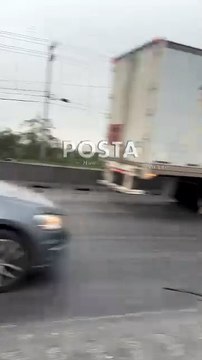 Vuelca camioneta y queda abandonada en Libramiento