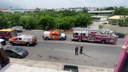 Hombre sufre quemaduras al electrocutarse por cableado de 13 mil voltios (VIDEO)