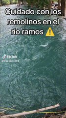 Graban remolinos en el río Ramos, ¿qué hacer si quedas atrapado en uno? (VIDEO)