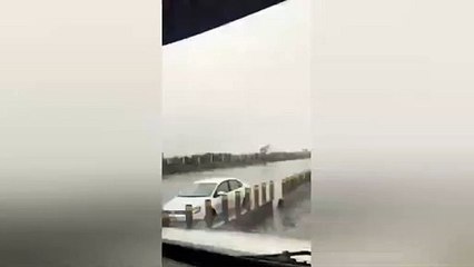 Bajo el agua y cerrado el Circuito Exterior Mexiquense (VIDEO)
