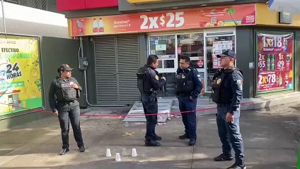 Detienen a pareja que robó en tienda de autoservicio y agredió a policía