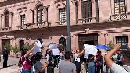 Se manifiestan familiares de Gabriel, aseguran que el cuerpo encontrado no es él