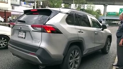 Vecinos de la colonia Tacubaya cierran Viaducto por falta de agua