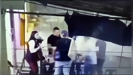 Policías convierten chelería en campo de tiro, quedan en video y suspendidos