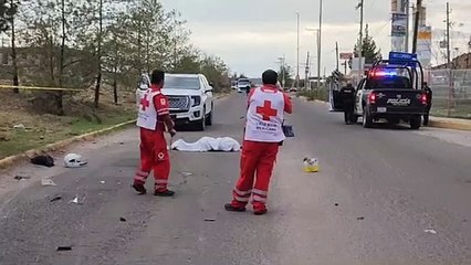 Motociclista muere embestido por una camioneta frente a la Alberca 450