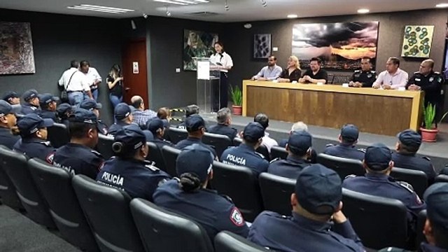Cristina Díaz destaca el valor, honestidad y lealtad de 23 oficiales de Policía