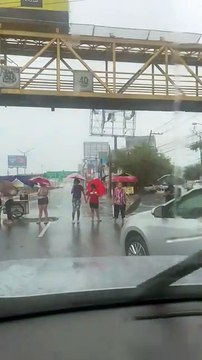 Protestan vecinos de Sierra Ventana por falta de luz: bloquean Garza Sada