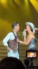 Christian Nodal y Ángela Aguilar se besan en concierto en el Auditorio Nacional