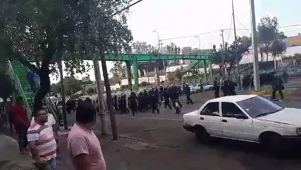 VIDEO Protestan taxistas y atropellan a policías de la SSC en Tlalpan