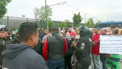 Familiares de detenido cierran Circuito Interior, acusan delitos fabricados