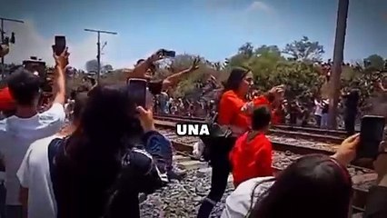 ¿Qué va a pasar con el tren que embistió a una mujer por tomarse selfie?